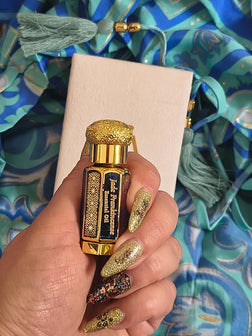 Iwona’s photo: the Jade bottle in her hand