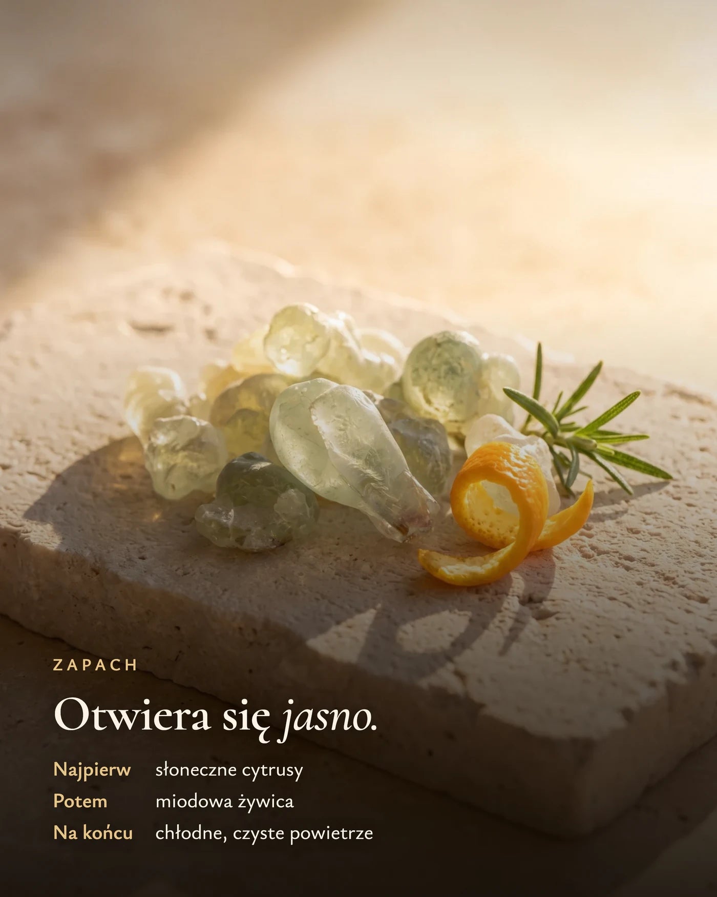 Zapach: nagrzany słońcem cytrus, miodowa żywica, chłodne, czyste powietrze
