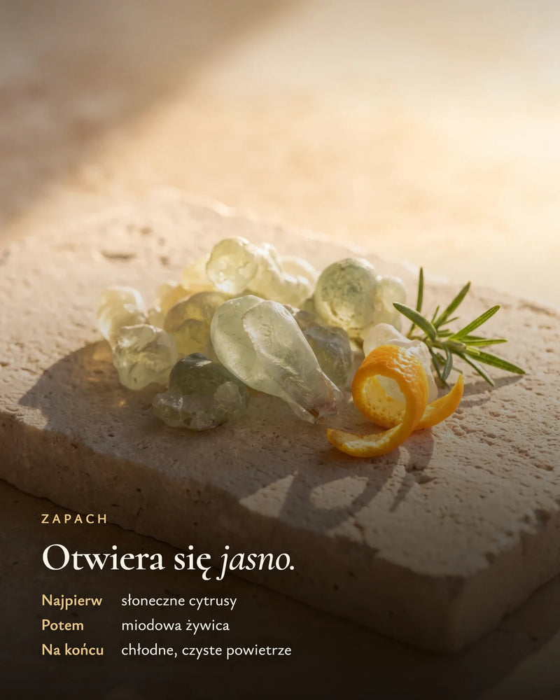 Zapach: nagrzany słońcem cytrus, miodowa żywica, chłodne, czyste powietrze